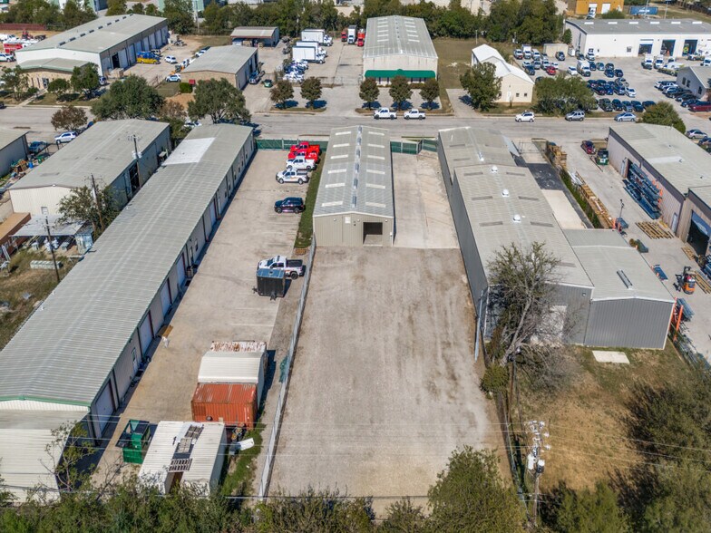 More Photos Of 112 Commercial Pl, Schertz Warehouse For Lease