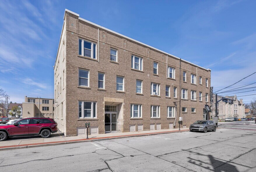 More Photos Of 15705 Detroit Ave, Lakewood Office For Lease