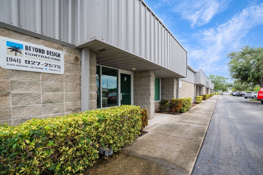 More Photos Of 4545 Mariotti Ct, Sarasota Flex For Lease