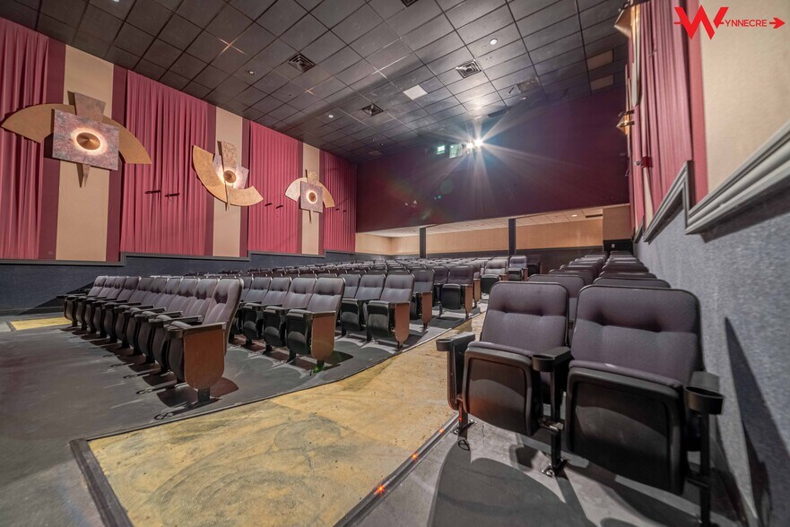 More Photos Of 641 Camino de los Mares, San Clemente Storefront For Lease