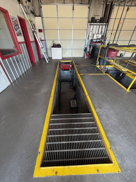 More Photos Of 627 S 32nd St, Muskogee Auto Repair For Sale