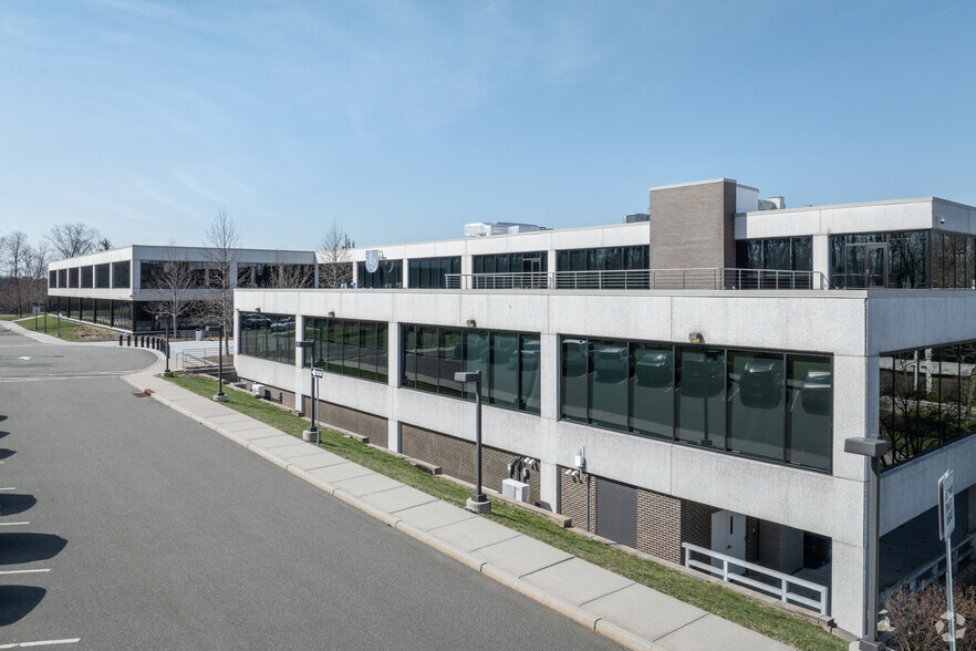 More Photos Of 700 Sylvan Ave, Englewood Cliffs Office For Lease