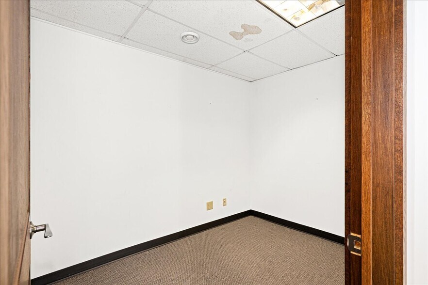 More Photos Of 1103 Avenue B, Cloquet Office For Lease