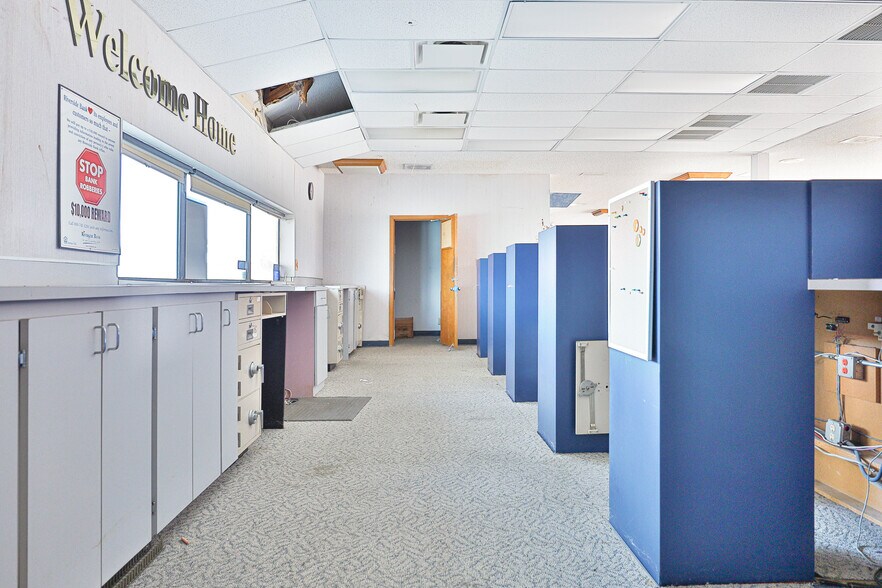 More Photos Of 320 W Cocoa Beach Cswy, Cocoa Beach Storefront Retail Office For Sale