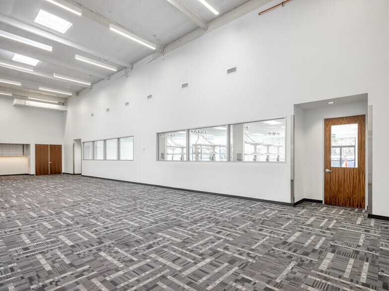 More Photos Of 11555 Sorrento Valley Rd, San Diego Unknown For Lease