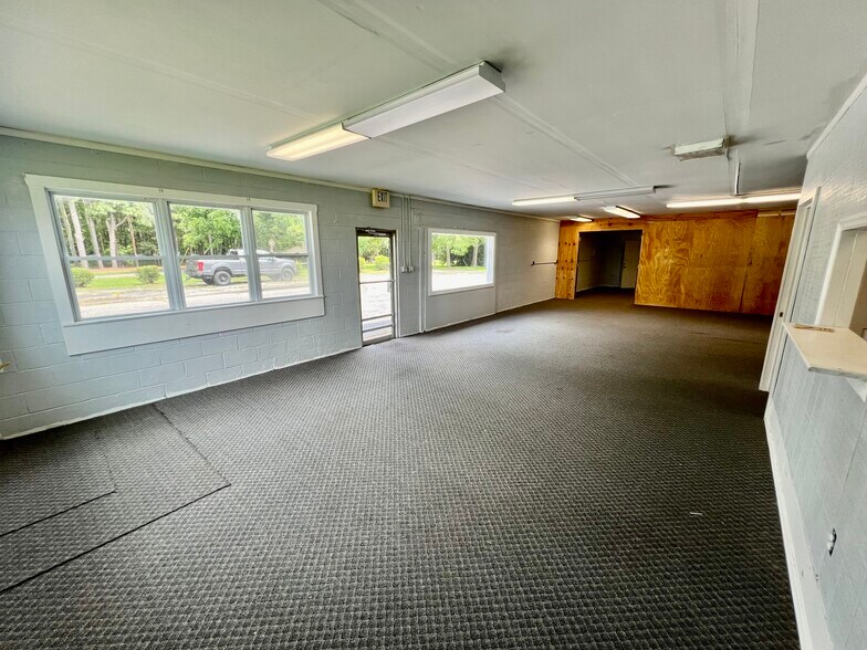 More Photos Of 15242 General Puller Hwy, Deltaville Freestanding For Sale