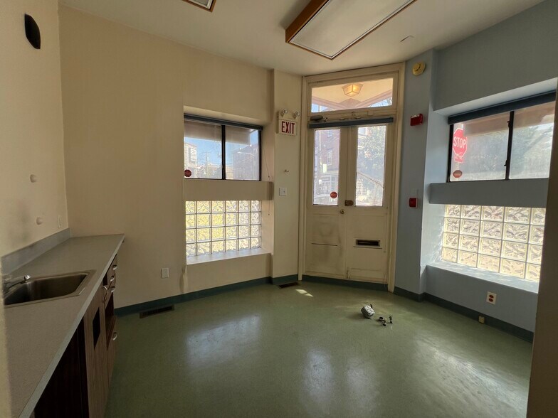 More Photos Of 301 Bainbridge St, Philadelphia Storefront Retail Residential For Lease