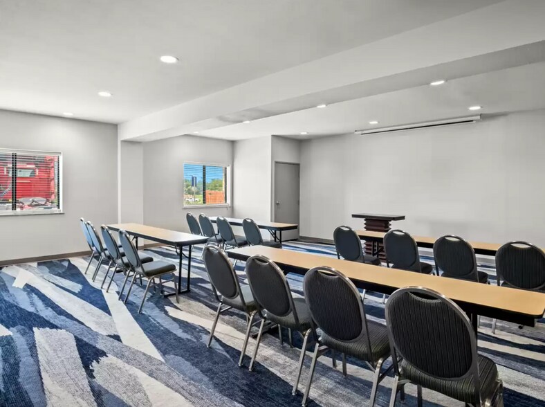 More Photos Of 200 Centennial Blvd, Lindale Hotel For Sale