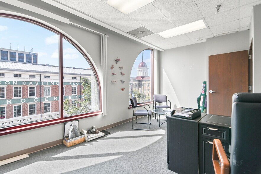 More Photos Of 206 S 6th St, Springfield Office For Sale