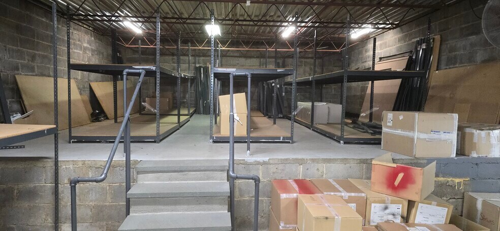 More Photos Of 520 E 3rd St, Mount Vernon Distribution For Lease