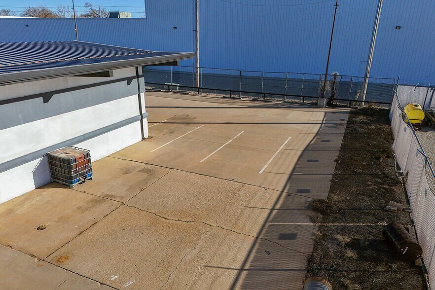 More Photos Of 11209 W Kellogg, Wichita Auto Dealership For Sale