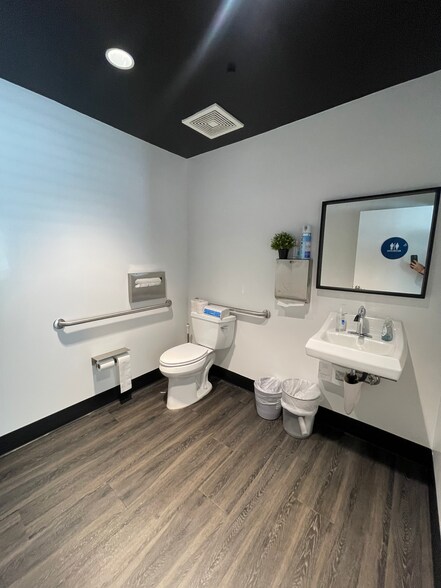 More Photos Of 3412-3420 Via Oporto, Newport Beach Storefront Retail Office For Lease