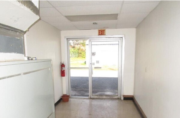 More Photos Of 202 S John St, New Brockton Warehouse For Sale