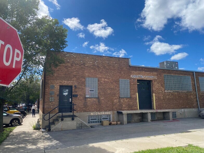 More Photos Of 1700 N Throop St, Chicago Office For Lease