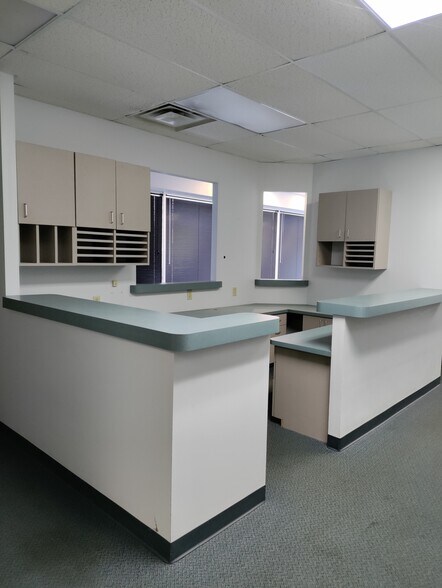 More Photos Of 336 Washington Pointe Dr, Indianapolis Office For Lease