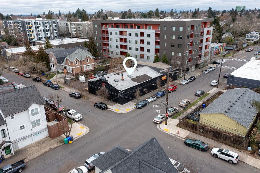 More Photos Of 311 NE Shaver St, Portland Service For Sale