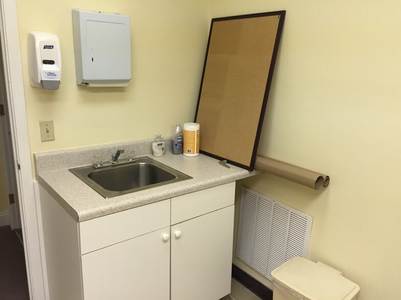 More Photos Of 2301 Park Ave, Orange Park Office For Lease