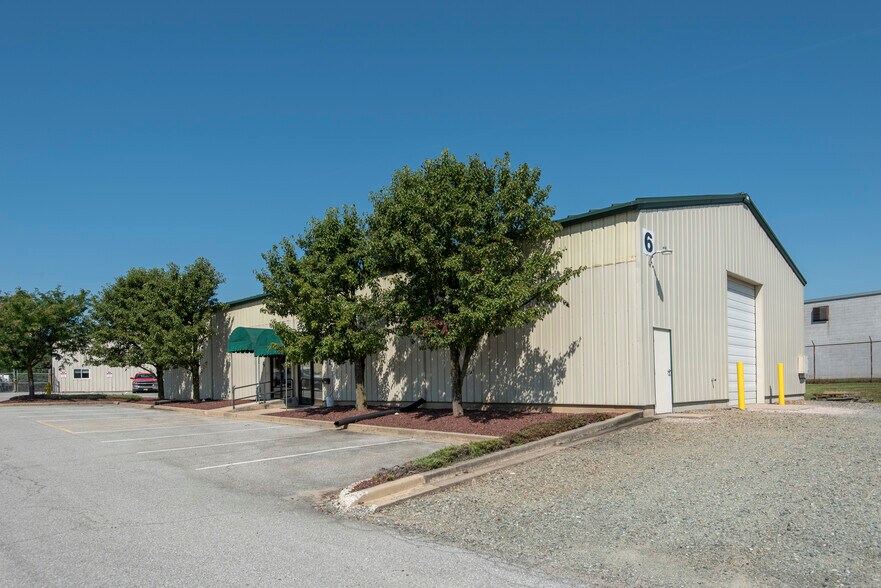 More Photos Of 19 Davidson Ln, New Castle Warehouse For Lease