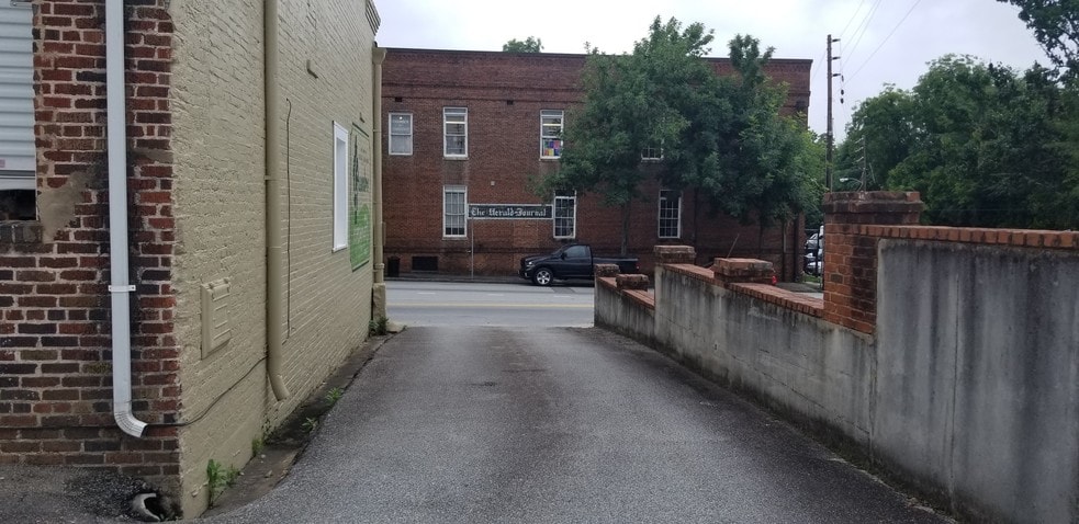 More Photos Of 110 N Main St, Greensboro Storefront For Sale