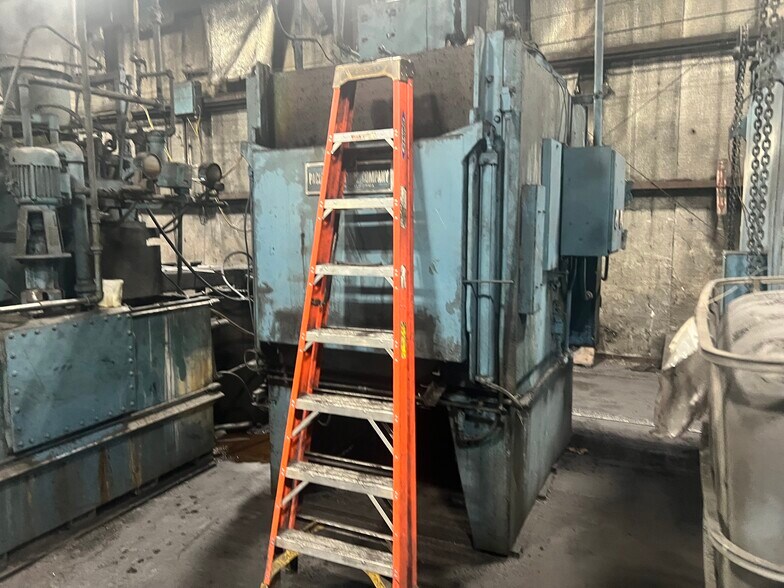 More Photos Of 400 S Gray St, Albany Manufacturing For Sale