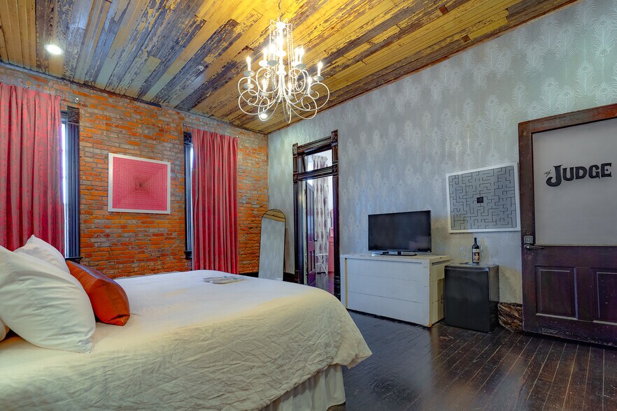 More Photos Of 221 W Main St, Tishomingo Hotel For Sale