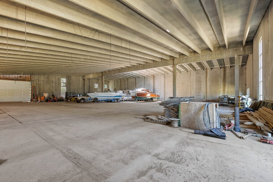 More Photos Of 5910 Park, Marshall Warehouse For Lease