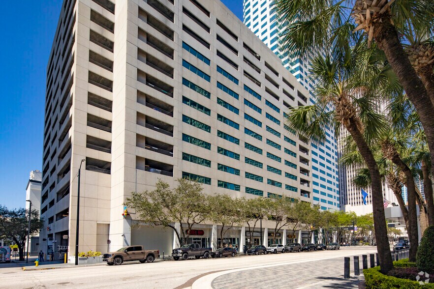 More Photos Of 203 N Ashley Dr, Tampa Parking Lot For Lease