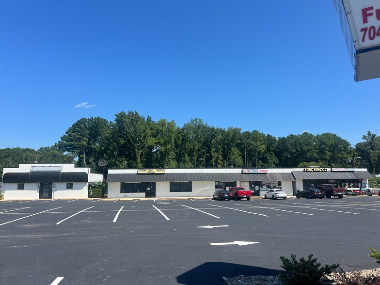 More Photos Of 4701 N Tryon St, Charlotte Unknown For Lease