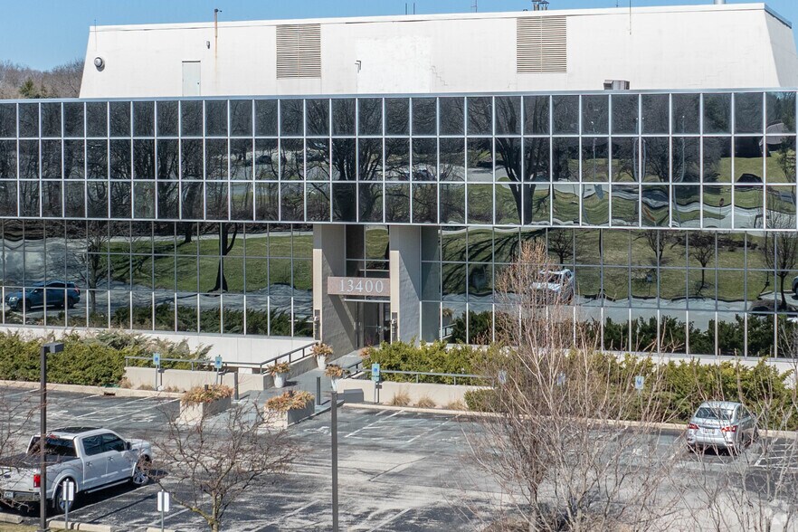 More Photos Of 13400 Bishops Ln, Brookfield Office For Sale