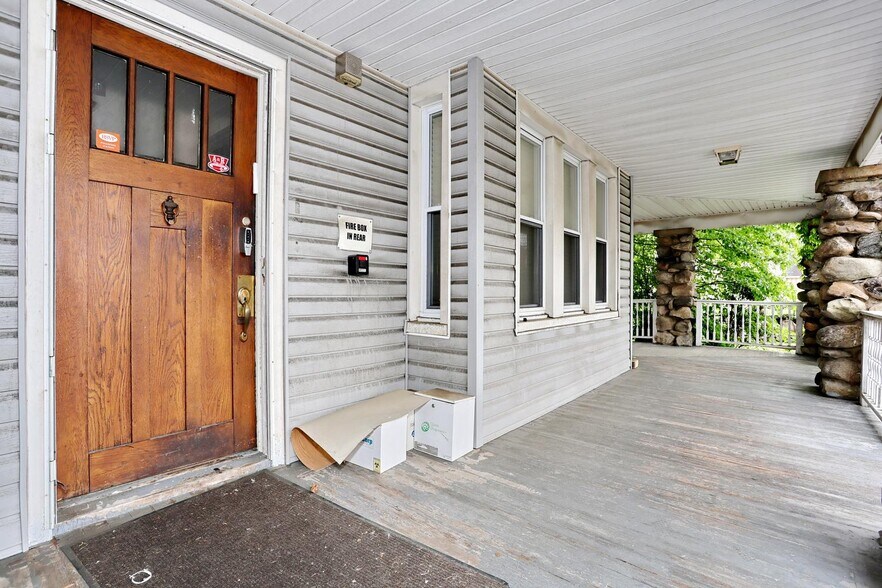 More Photos Of 22 S Madison Ave, Spring Valley Office For Sale