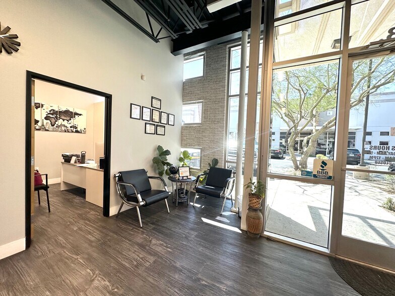 More Photos Of 2222 W Parkside Ln, Phoenix Light Manufacturing For Lease