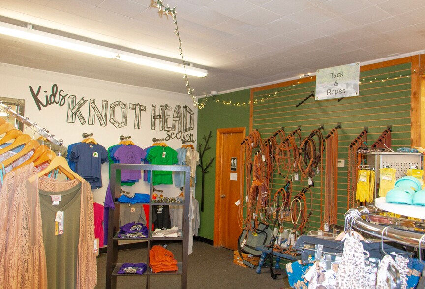 More Photos Of 110 N Broadway St, Broken Bow General Retail For Sale