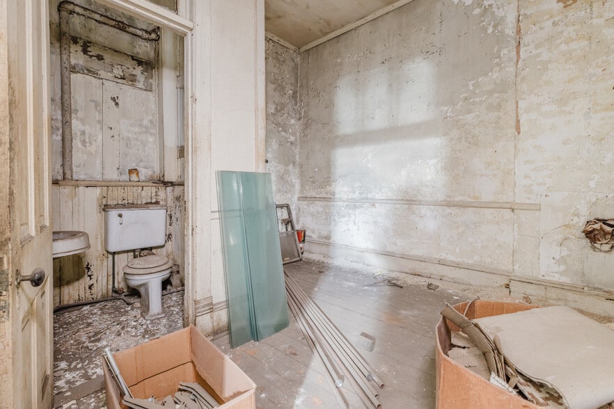 More Photos Of 217 W Lamar St, Americus General Retail For Sale