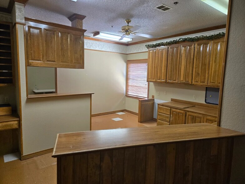 More Photos Of 431 Omega Dr, Arlington Office For Lease