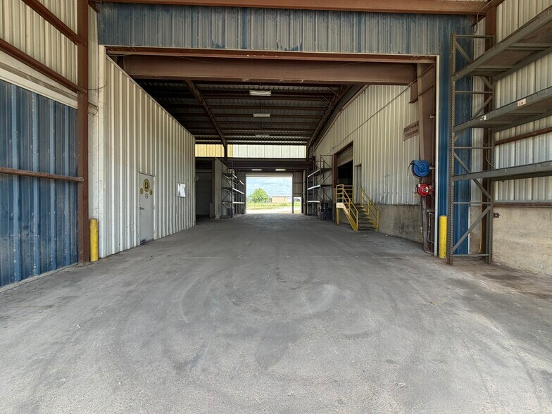 More Photos Of 5808 Fm 3455 Rd, Navasota Manufacturing For Lease