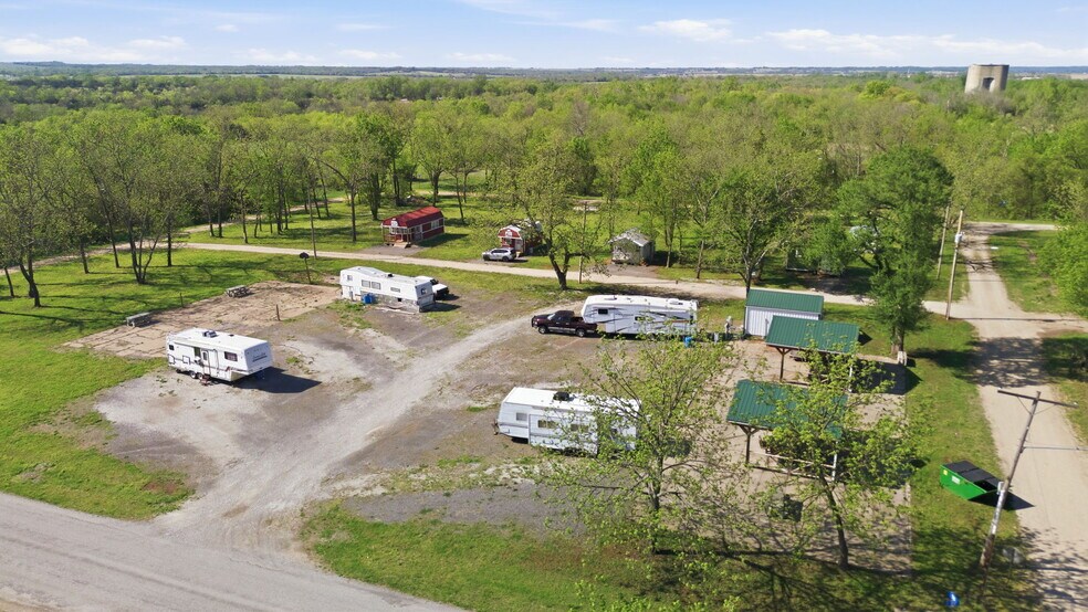 More Photos Of 74 2nd St, Moran Trailer Camper Park For Sale