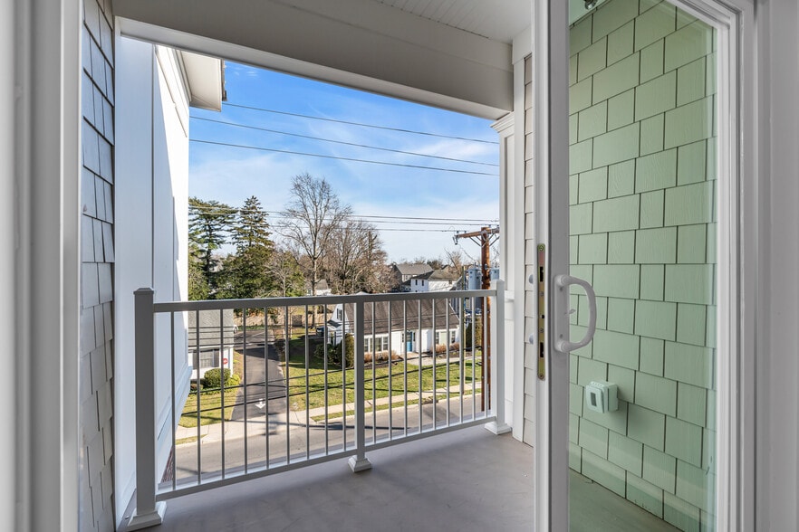 More Photos Of 33 Union Ave, Manasquan Apartments For Sale