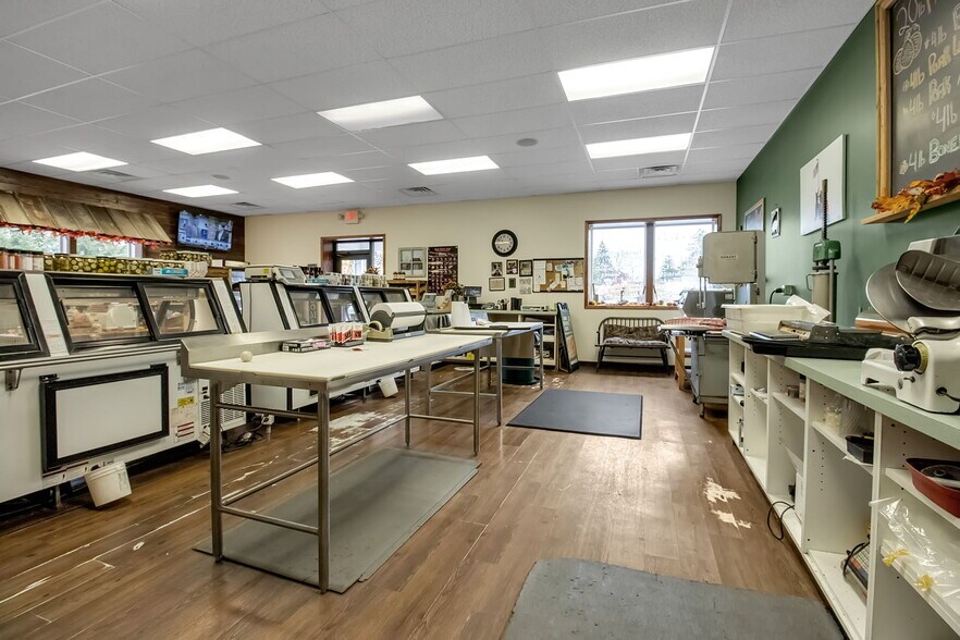 More Photos Of 38 Washington St, Ellicottville Storefront For Sale