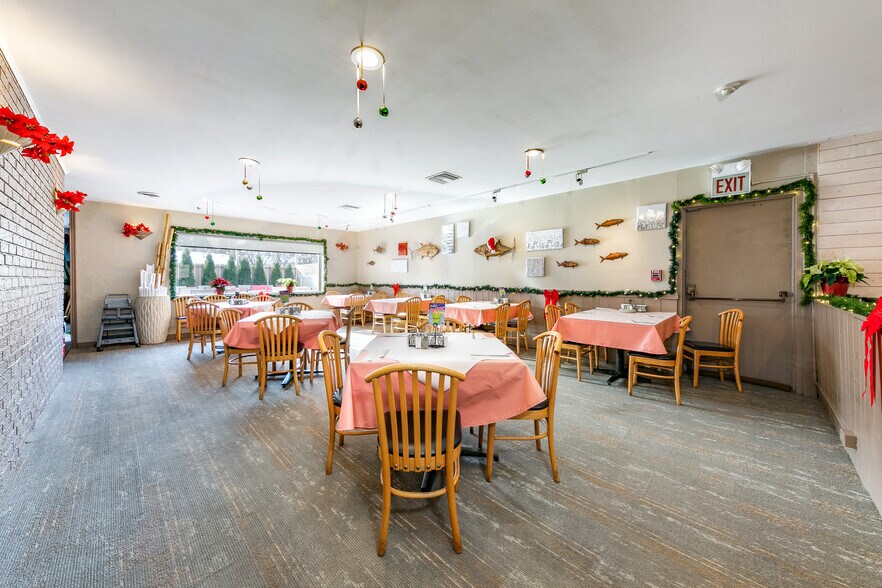 More Photos Of 3011 Ogden Ave, Lisle Restaurant For Sale