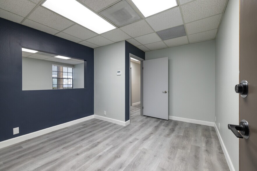 More Photos Of 2900 Bristol St, Costa Mesa Office For Sale
