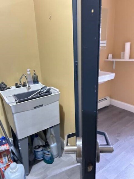 More Photos Of 1460-1462 Nepperhan Ave, Yonkers Storefront Retail Residential For Lease