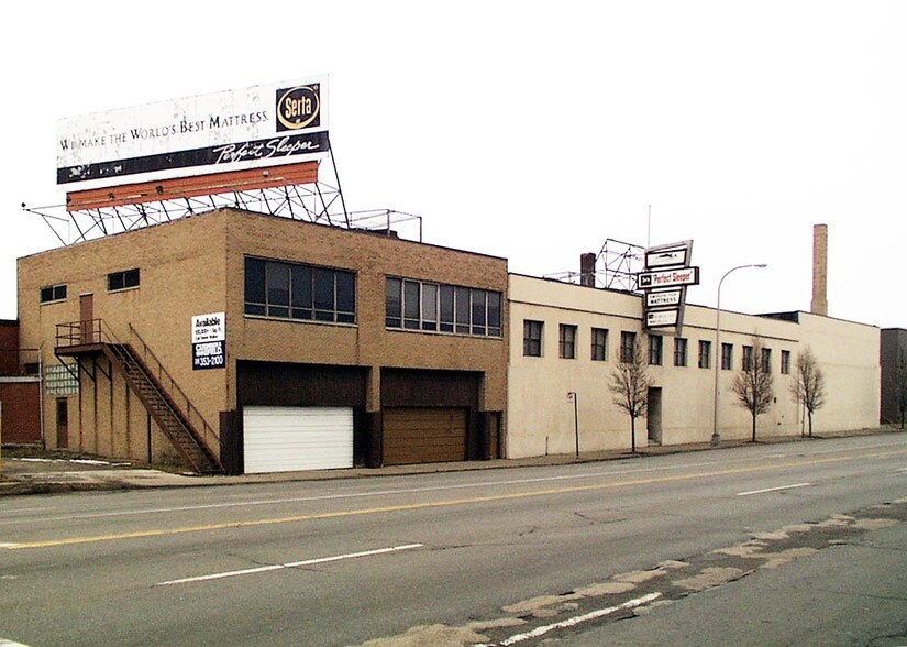 More Photos Of 2760 W Warren Ave, Detroit Warehouse For Lease
