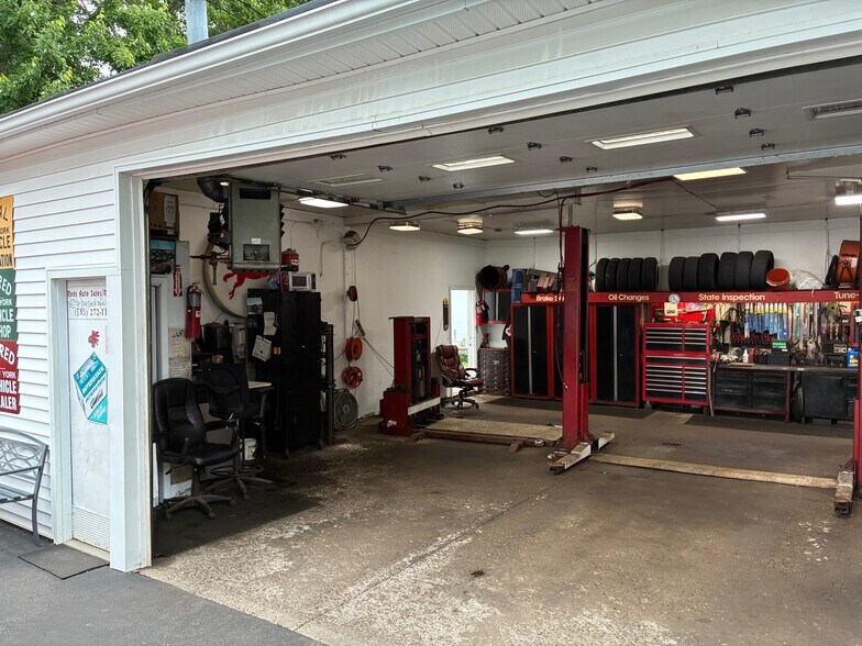 More Photos Of 88 Southern Dr, Rochester Industrial For Sale