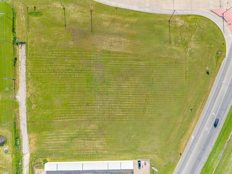 More Photos Of 735 E Renfro St, Burleson Land For Sale