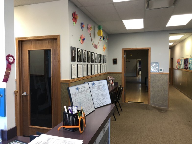 More Photos Of 608 E Veterans Pky, Yorkville Medical For Lease