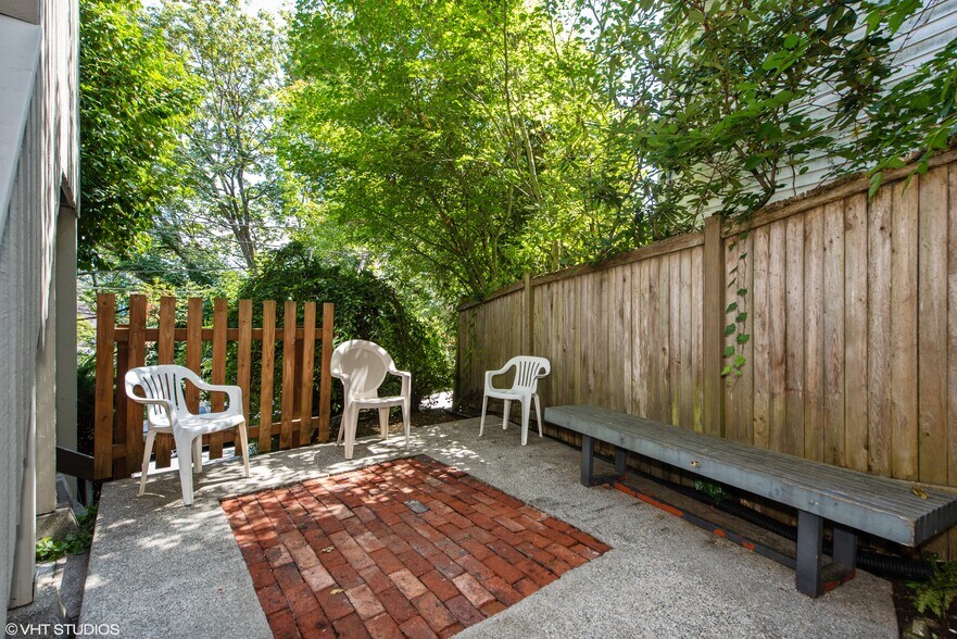More Photos Of 4735 Ravenna Ave NE, Seattle Apartments For Sale