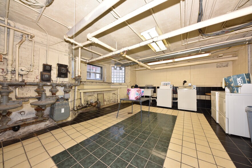 More Photos Of 1816 E Kane Pl, Milwaukee Apartments For Sale