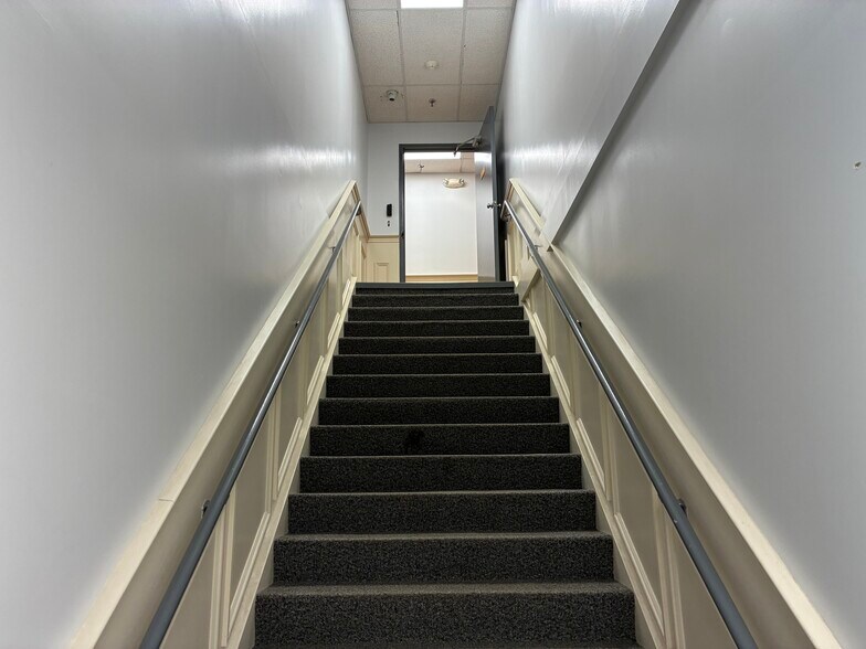 More Photos Of 25 Lindeman Dr, Trumbull Warehouse For Lease