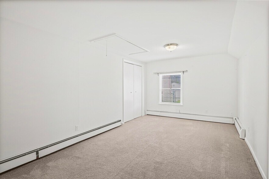 More Photos Of 122 E Main St, Stevensville Office For Sale
