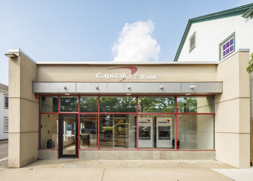 Primary Photo Of 40 Newtown Ln, East Hampton Storefront Retail Office For Lease